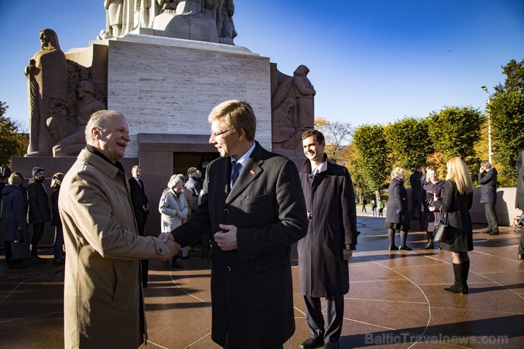 Rīgā svinīgi atklāts restaurētais Brīvības piemineklis 209221