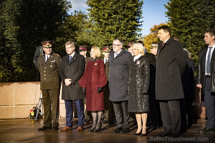 Rīgā svinīgi atklāts restaurētais Brīvības piemineklis 209228
