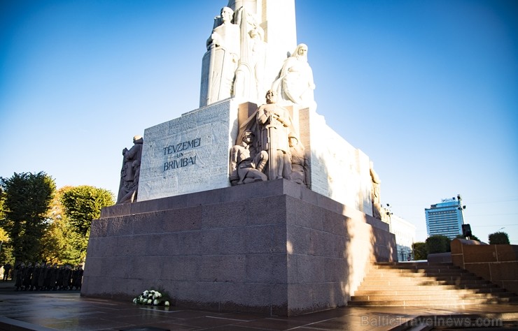 Rīgā svinīgi atklāts restaurētais Brīvības piemineklis 209236