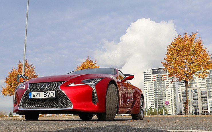 Travelnews.lv apceļo Latvijas zelta rudeni ar sportisko un futūristisko vāģi «Lexus LC 500» 209403