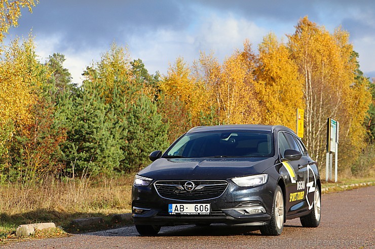 Travelnews.lv apceļo rudenīgo Latviju ar jauno, ekonomisko un ietilpīgo Opel Insignia Sport Tourer