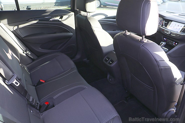 Travelnews.lv apceļo rudenīgo Latviju ar jauno, ekonomisko un ietilpīgo Opel Insignia Sport Tourer Travelnews.lv apceļo rudenīgo Latviju ar jauno, ekonomisko un ietilpīgo Opel Insignia Sport Tourer 210006