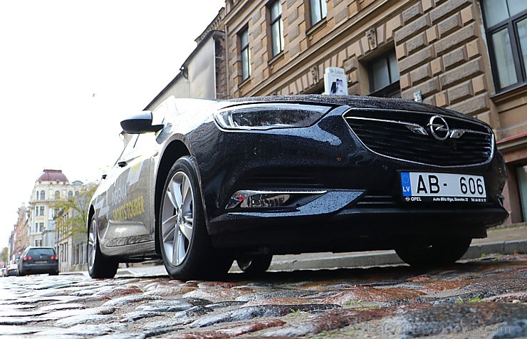 Travelnews.lv apceļo rudenīgo Latviju ar jauno, ekonomisko un ietilpīgo Opel Insignia Sport Tourer