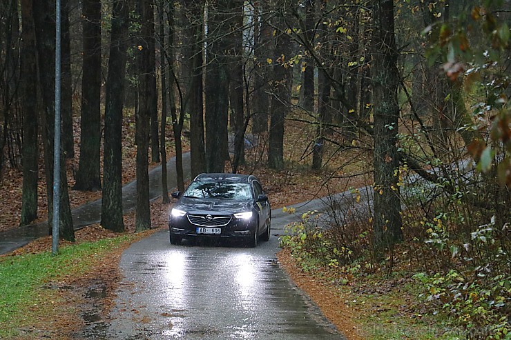 Travelnews.lv apceļo rudenīgo Latviju ar jauno, ekonomisko un ietilpīgo Opel Insignia Sport Tourer