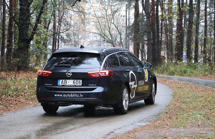 Travelnews.lv apceļo rudenīgo Latviju ar jauno, ekonomisko un ietilpīgo Opel Insignia Sport Tourer 210016