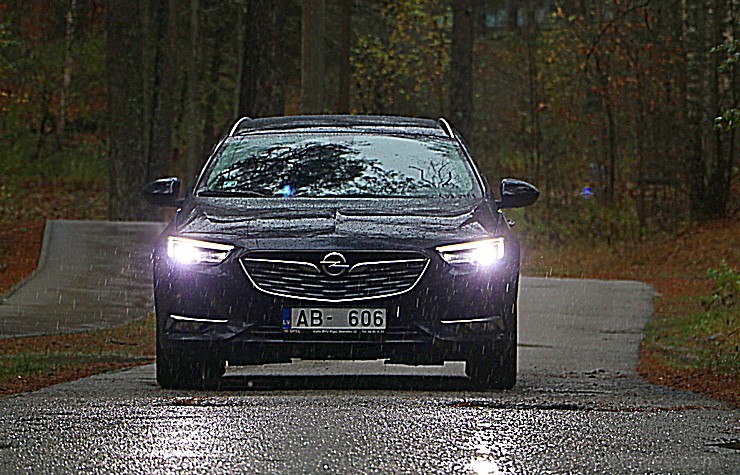 Travelnews.lv apceļo rudenīgo Latviju ar jauno, ekonomisko un ietilpīgo Opel Insignia Sport Tourer 210050