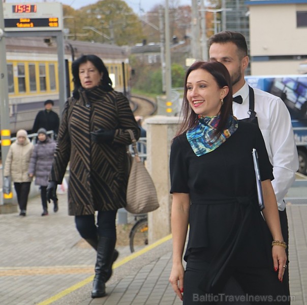 «Restaurant Service» (restorāni - «Bibliotēka Nr.1» un «Kolonāde. Mūsu stāsti») apliecina viesiem pilna servisa banketu rīkošanas mākslu visaugstākajā 210053