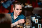 Latvijas slavenības kopā ar viskija ekspertu bauda dzērienus jaunās viesnīcas «Grand Hotel Kempinski» bārā 20