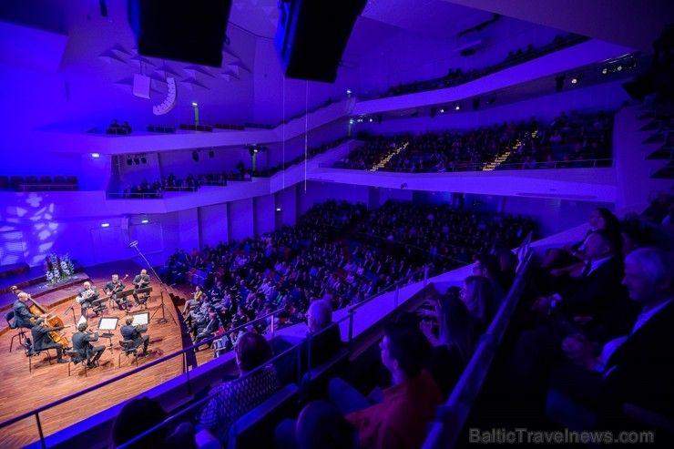 Divu gadu jubileju svin jaunākā no Latvijas reģionālajām koncertzālēm - Liepājas «Lielais Dzintars» 210645