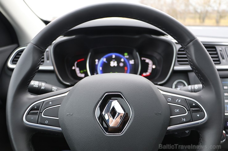 Travelnews.lv dodas uz Lūznavas muižu Latgalē ar jauno krosoveru Renault Kadjar dCi 130 4x4 210924