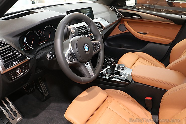 Inchcape Motors Latvia ar šokolādes konfektēm prezentē jauno krosoveru BMW X3