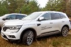 Renault krosoveri dodas Latvijas mežu ceļos. Foto: Gints Ivuškāns 8
