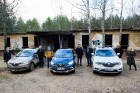 Renault krosoveri dodas Latvijas mežu ceļos. Foto: Gints Ivuškāns 19