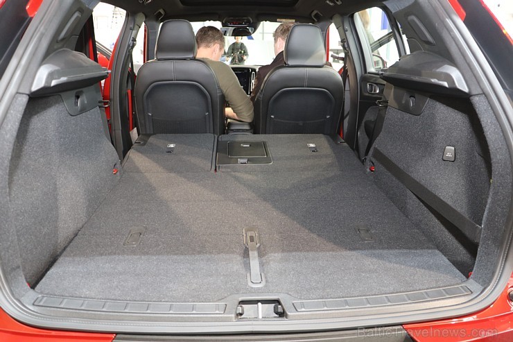Latvijā pirmo reizi tiek prezentēts pilsētas apvidus automobilis «Volvo XC40» 212272