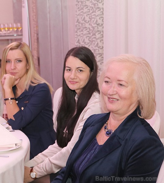 Somijas lidsabiedrības «Finnair» iepazīstina Latvijas tūrisma aģentus ar īstu Ziemassvētku vecīti Somijas lidsabiedrības «Finnair» iepazīstina Latvijas tūrisma aģentus ar īstu Ziemassvētku vecīti 212433