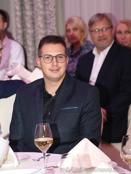 Somijas lidsabiedrības «Finnair» iepazīstina Latvijas tūrisma aģentus ar īstu Ziemassvētku vecīti Somijas lidsabiedrības «Finnair» iepazīstina Latvijas tūrisma aģentus ar īstu Ziemassvētku vecīti 212465