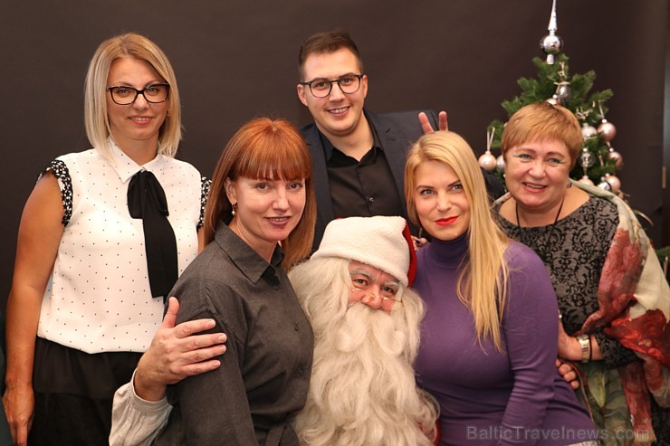 Somijas lidsabiedrības «Finnair» iepazīstina Latvijas tūrisma aģentus ar īstu Ziemassvētku vecīti 212494