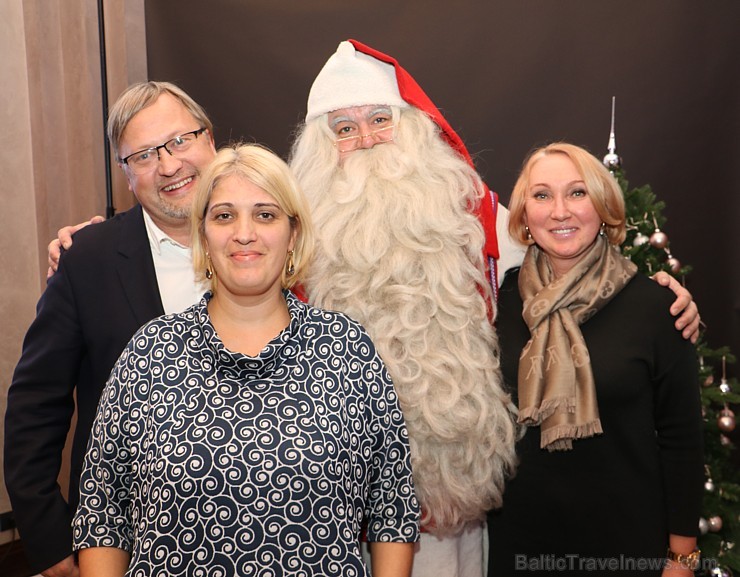 Somijas lidsabiedrības «Finnair» iepazīstina Latvijas tūrisma aģentus ar īstu Ziemassvētku vecīti Somijas lidsabiedrības «Finnair» iepazīstina Latvijas tūrisma aģentus ar īstu Ziemassvētku vecīti 212499
