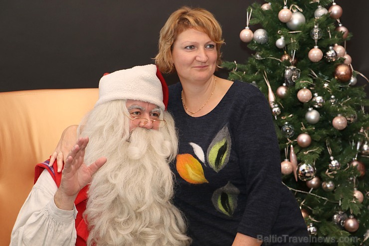 Somijas lidsabiedrības «Finnair» iepazīstina Latvijas tūrisma aģentus ar īstu Ziemassvētku vecīti 212519