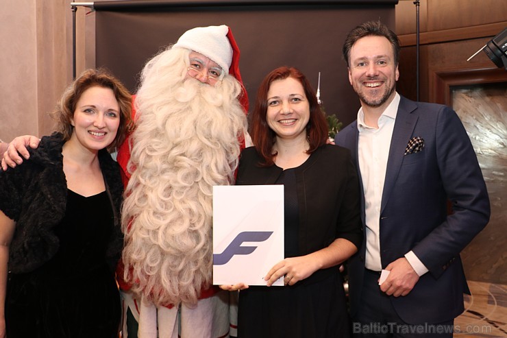 Somijas lidsabiedrības «Finnair» iepazīstina Latvijas tūrisma aģentus ar īstu Ziemassvētku vecīti 212523