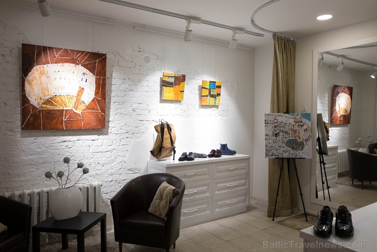 Rīgā atklāta itāļu mākslinieka Mateo Boato gleznu izstāde «DANCING HOUSES» 212557