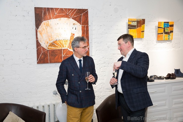 Rīgā atklāta itāļu mākslinieka Mateo Boato gleznu izstāde «DANCING HOUSES» 212574