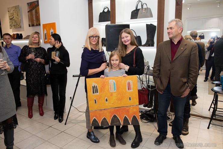 Rīgā atklāta itāļu mākslinieka Mateo Boato gleznu izstāde «DANCING HOUSES» 212589