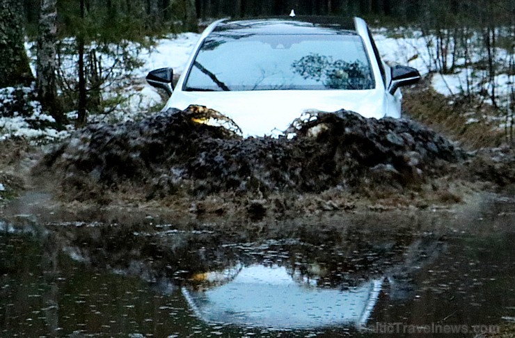 Travelnews.lv ar jauno krosoveru Lexus NX 300H ceļo uz Ungurmuižu 213013