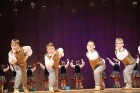 Ogres Kultūras centrā 16.12.2017 dejo jauniešu un bērnu studija Pīlādzītis un TDA Ogre 75