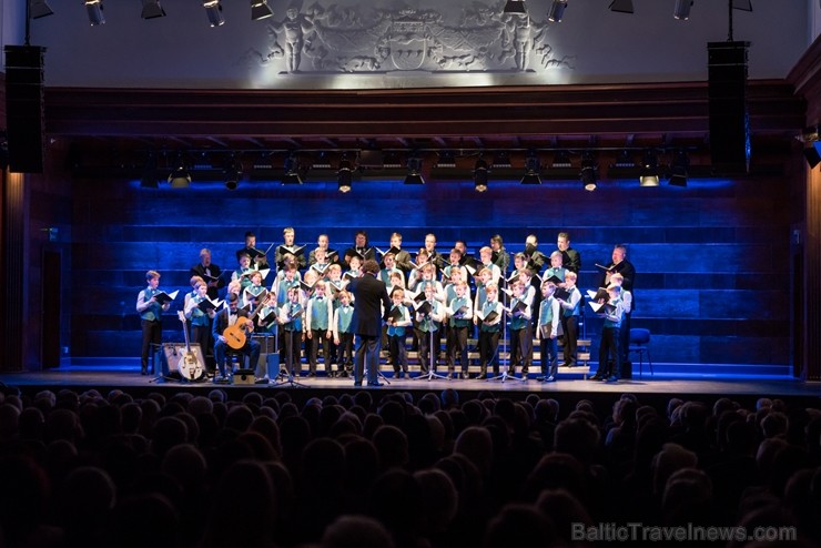 Ar trim krāšņiem koncertiem Dzintaru koncertzālē ieskandināts trešais Ziemassvētku festivāls