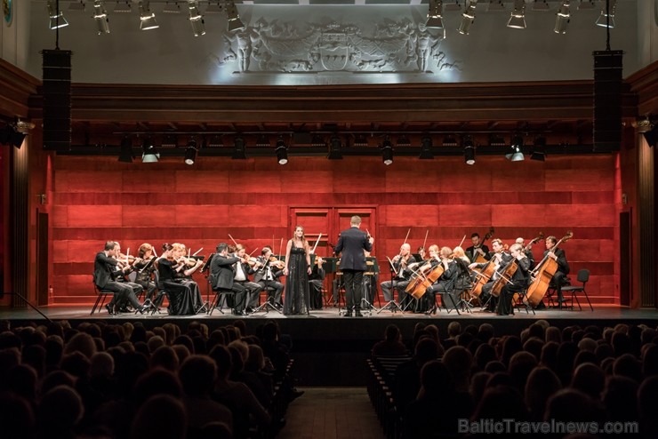 Ar trim krāšņiem koncertiem Dzintaru koncertzālē ieskandināts trešais Ziemassvētku festivāls 213485