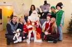Ikgadējā Ziemassvētku labdarības vakarā Natālija Tumševica vāc dāvanas ar kurām iepriecina bērnu nama iemītniekus 19