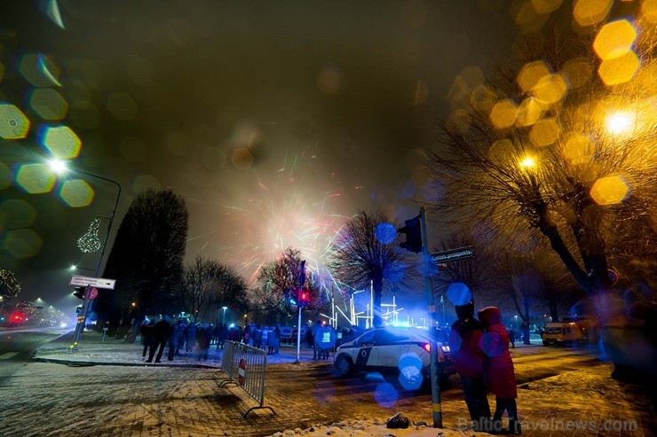 Ventspils  Lielajā laukumā krāšņi sagaida Jauno gadu