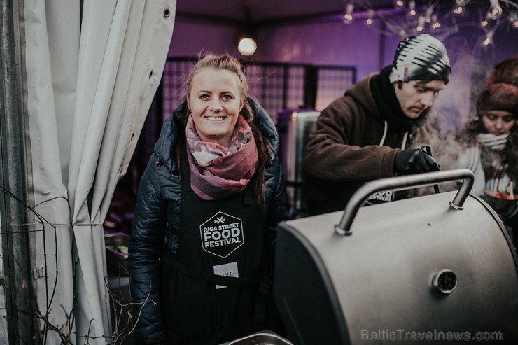 Rīgas «Street Food» festivāla laikā īpaši apmeklēta bija gardumu pilnā «Aqua Luna» telts 214851