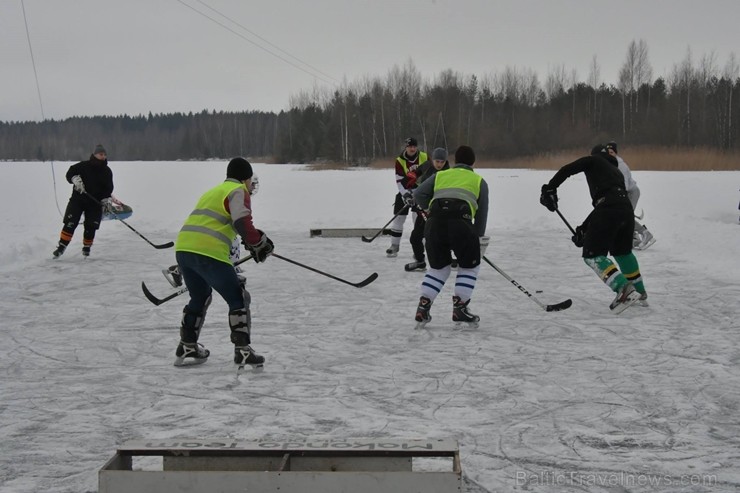 Uz Jēkabpils Radžu ūdenskrātuves ledus cīnās par «Lūšu kausu 2018» 215033