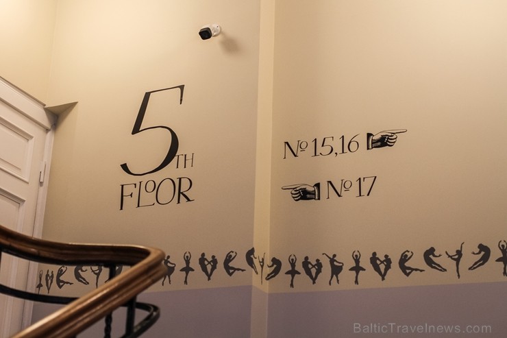 Rīgā atvērta Latvijā pirmā ART viesnīca «Sherlock»