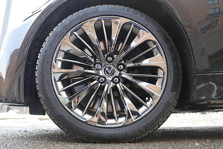 Travelnews.lv apceļo Latviju ar luksus klases vāģi «Lexus LS 500h» 217210