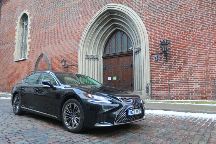 Travelnews.lv apceļo Latviju ar luksus klases vāģi «Lexus LS 500h» 217212