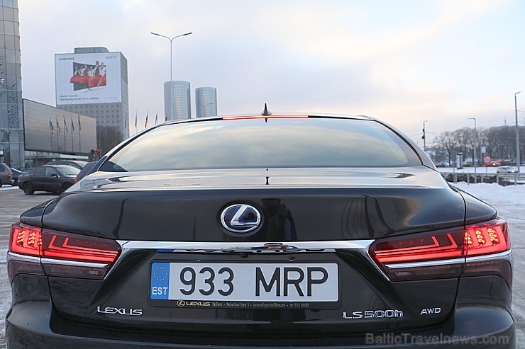 Travelnews.lv apceļo Latviju ar luksus klases vāģi «Lexus LS 500h» 217218
