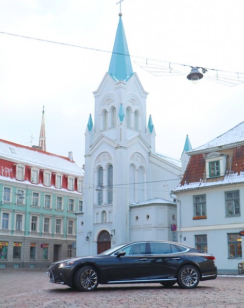 Travelnews.lv apceļo Latviju ar luksus klases vāģi «Lexus LS 500h» 217220
