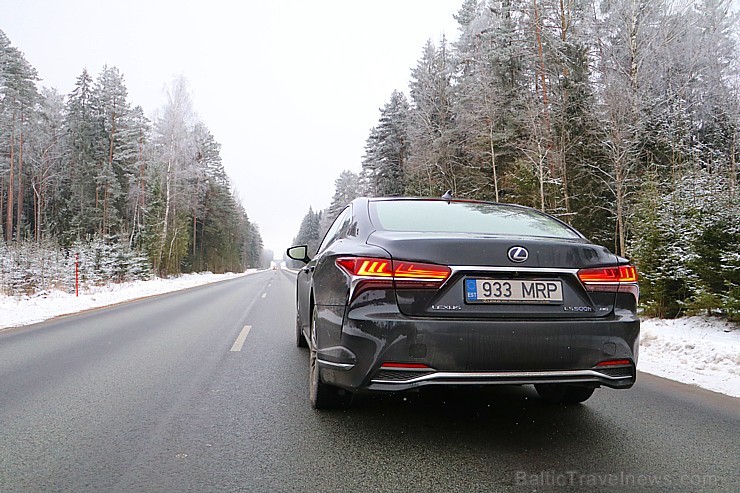 Travelnews.lv apceļo Latviju ar luksus klases vāģi «Lexus LS 500h» 217253