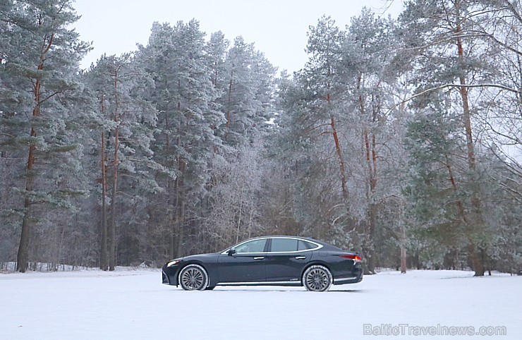Travelnews.lv apceļo Latviju ar luksus klases vāģi «Lexus LS 500h» 217254