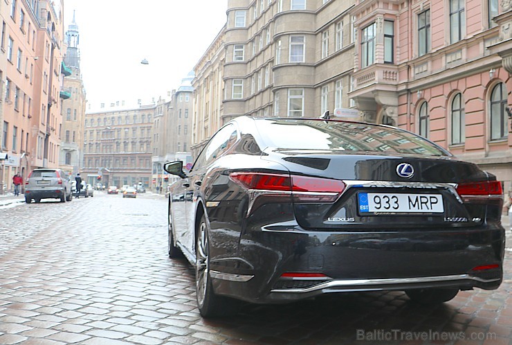 Travelnews.lv apceļo Latviju ar luksus klases vāģi «Lexus LS 500h» 217256