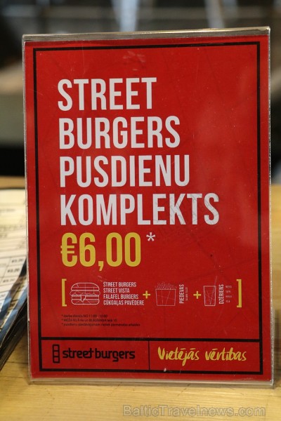 Travelnews.lv apmeklē un izgaršo Rīgas burgernīcu «Street Burgers» Blaumaņa ielā