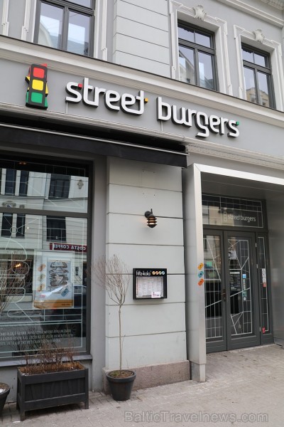 Travelnews.lv apmeklē un izgaršo Rīgas burgernīcu «Street Burgers» Blaumaņa ielā