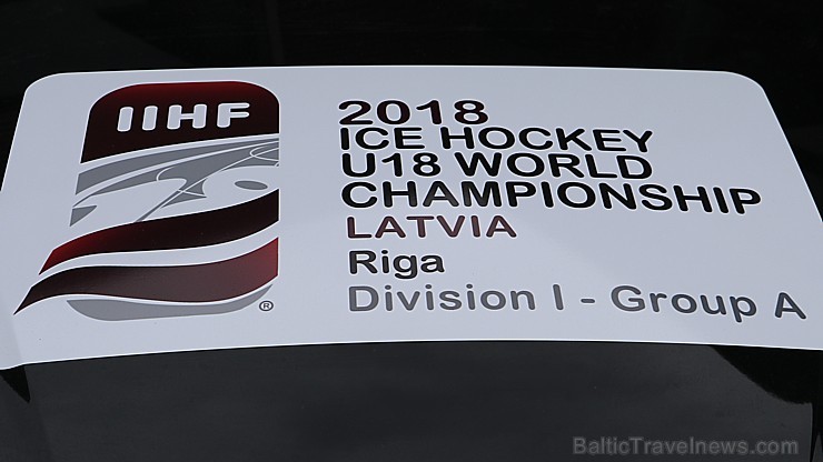 Autonoma «Sixt Latvija» piešķir 22.03.2018. BMW zīmola automašīnu Latvijas hokeja izlases galvenajam trenerim Bobam Hārtlijam 219624