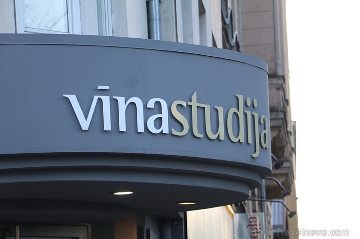Rīgas restorānā «Vīna Studija» Stabu ielā ir skatāma mākslinieces Ilvitas Didrihsones personālizstāde «Sarunas caur puķēm» 220081
