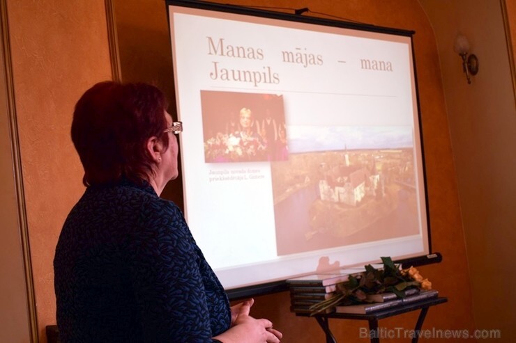 Jaunpils pils kamīnzālē aizvada vēsturisku notikumu - prezentē «Jaunpils muižas, muižiņas» 2. grāmatu