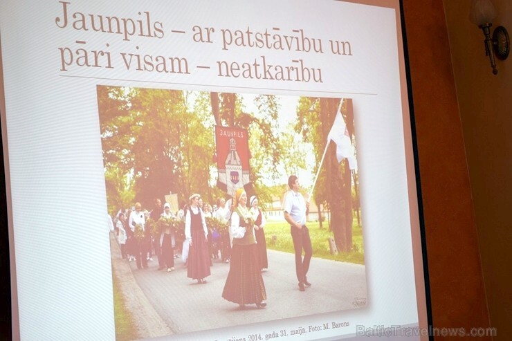Jaunpils pils kamīnzālē aizvada vēsturisku notikumu - prezentē «Jaunpils muižas, muižiņas» 2. grāmatu Jaunpils pils kamīnzālē aizvada vēsturisku notikumu - prezentē «Jaunpils muižas, muižiņas» 2. grāmatu 220791