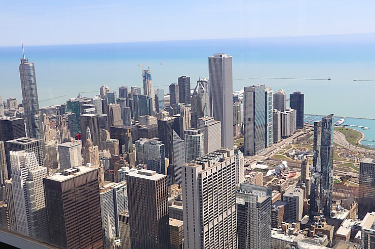 Travelnews.lv apmeklē Čikāgas augstākās ēkas Vilisa torņa skata platformu «Skydeck Chicago». Atbalsta: Finnair 221855
